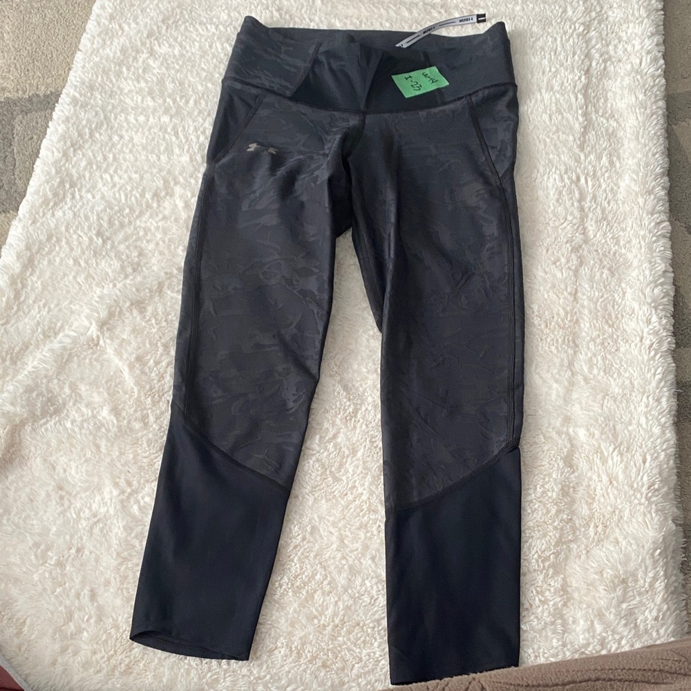 🍄Under Armour Black Camo Compression Leggings